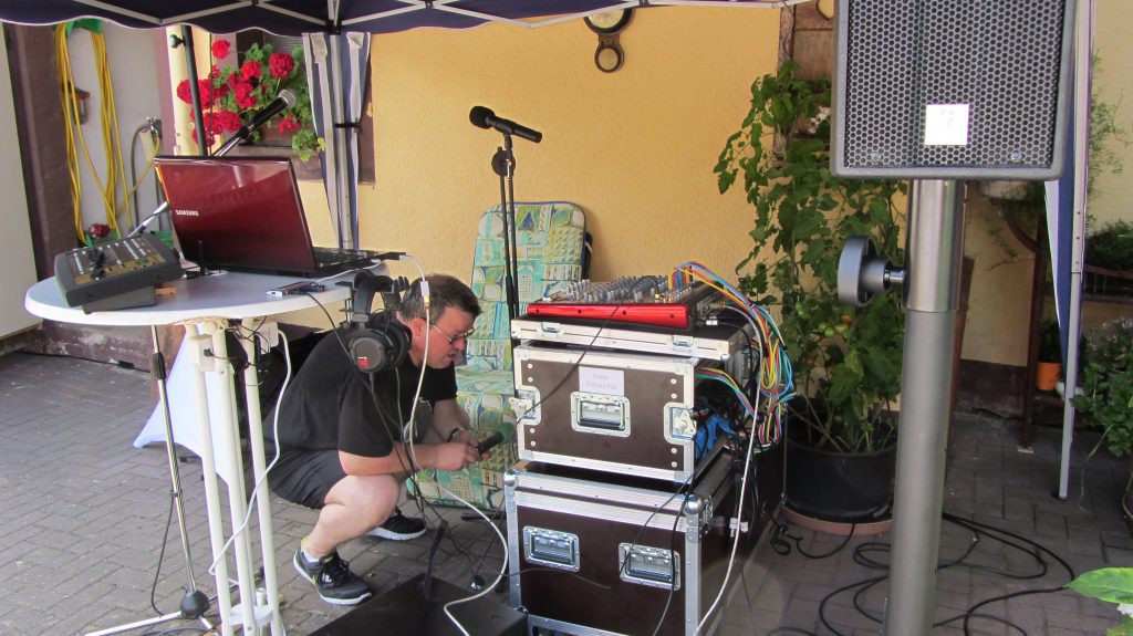 Peter bei der Suche nach dem Fehler